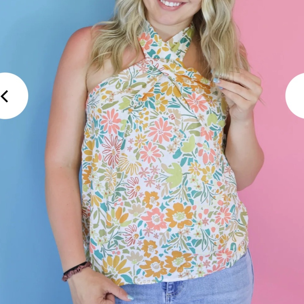 Gilli NWT Floral Halter Top - Size M